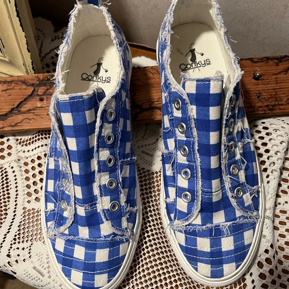 Gingham plaid checkered blue and white wimens size 8 CORKYS - Picture 2 of 5